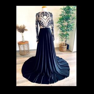 Maternity Dress / Non-maternity dress.